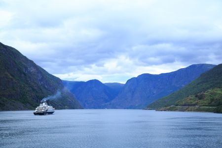 山峦,自然风光,山川,天空,白云,邮轮,江河