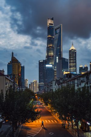 建筑,城镇,上海,夜晚,天空,乌云,道路,城市道路,都市夜景