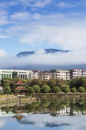 天空,建筑,植物,自然风光,城镇,湖泊,小亭子,山川