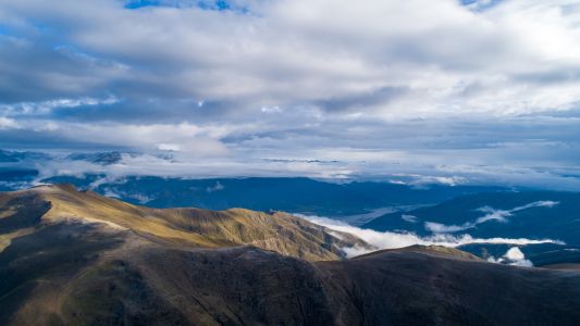 自然风光,高原,白云,山峦,天空,山川,全景,江河,植物