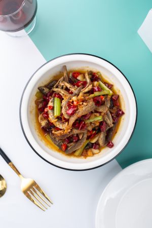 美食,油煎小鱼干,肉类,物品,生活用品,厨卫用品,中餐,碗,叉子