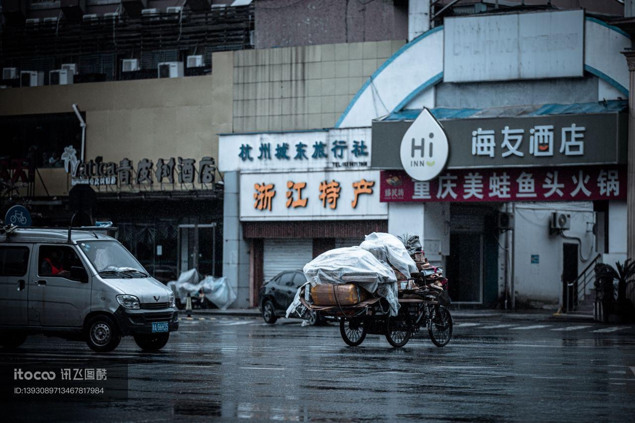 城市道路,沿街店铺,汽车