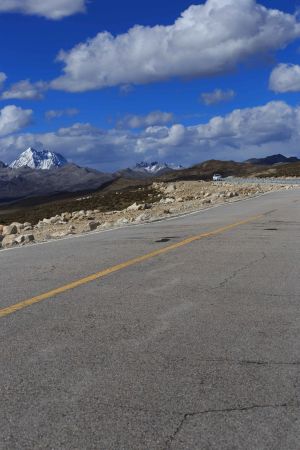 白云,自然风光,冰雪,山川,雪山,天空,公路,道路