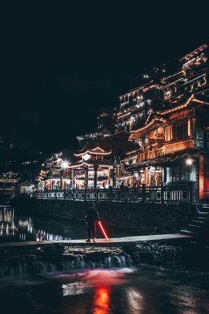 夜晚,建筑,城镇,历史古迹,江河,天空,都市,桥,全身像,环境人像