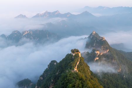 自然风光,山川,雾,全景,箭扣长城,中国,北京,历史古迹,植物,树木,天空