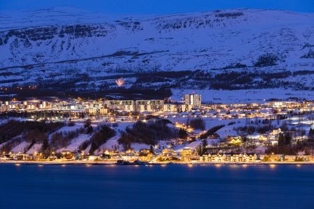 雪山,城镇,海洋,山川,建筑,村镇,冰岛