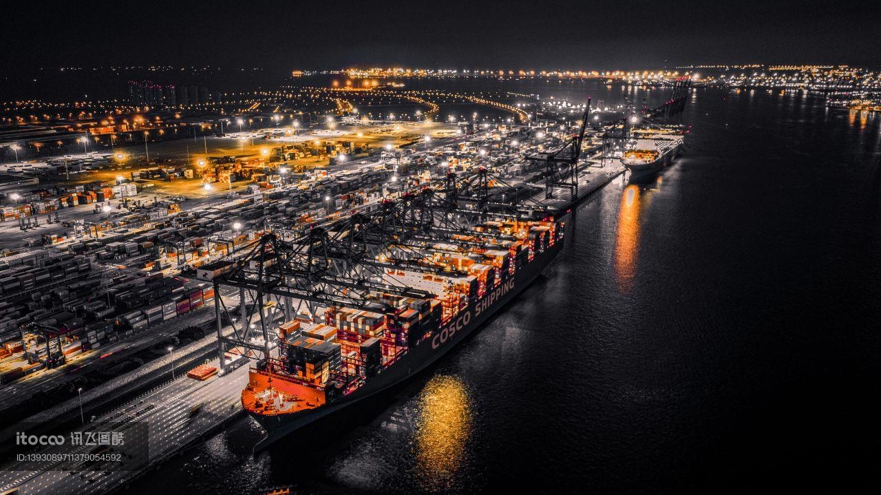 港口码头,中远海运,夜晚