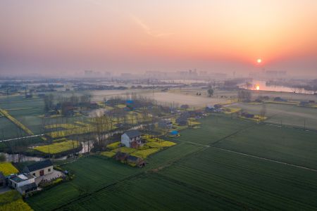 自然风光,天空,草原,清晨,日出,村镇,建筑,太阳