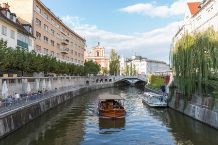 街道,传统建筑,民居,建筑,城镇,天空,白云
