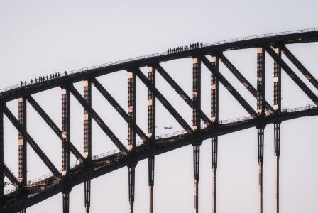 悉尼港桥,建筑,现代建筑,桥梁,城镇,国外,澳大利亚,桥,全景,航拍,环境人像,旅游,景点,国际著名景点,新南威尔士,人群,大量人群,工程,运输,科技 