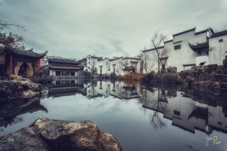 建筑,历史古迹,江河,天空,城镇,村镇,植物,树木,灌木,岩石,桥