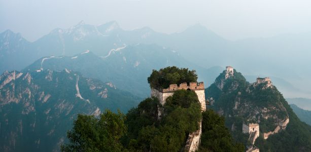 北京,历史古迹,山峦,山川,建筑,景点,长城,传统建筑,自然风光,清晨,航拍,树木,雾,森林,城镇,天空