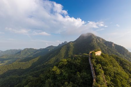 建筑,仰拍,箭扣长城,中国,北京,历史古迹,自然风光,森林,山川,天空,植物,树木,白云