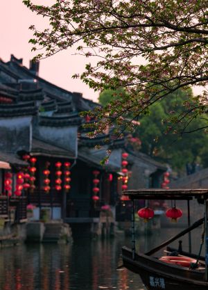 建筑,历史古迹,村镇,民居,城镇,特写,天空,江河,植物,树木,交通工具,船