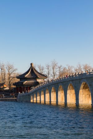 建筑,颐和园,江河,中国,北京,城镇,历史古迹,天空,植物,树木,桥,拱桥,环境人像