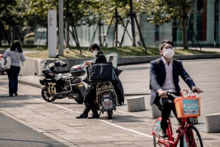 交通工具,摩托车,特写,杭州,生活工作,道路,城市道路,自行车,环境人像