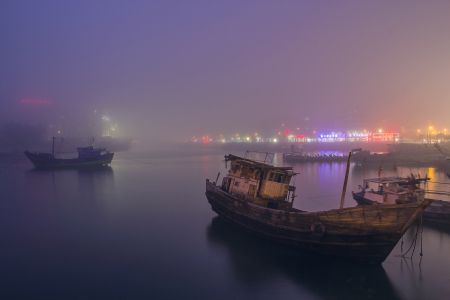 江河,雾,渔船,城镇,自然风光