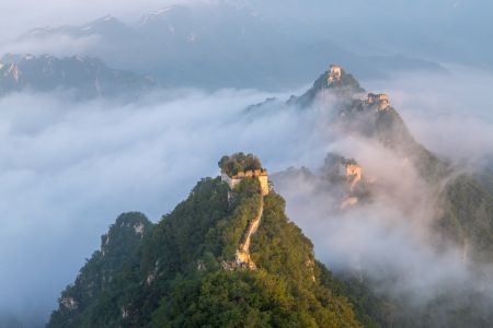 自然风光,山川,雾,全景,箭扣长城,中国,北京,历史古迹,植物,树木,天空