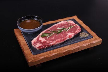 肉类,牛肉,美食,物品,生活用品,厨卫用品,日料韩料,酱料,盘子,调料碟