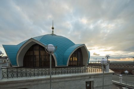 俄罗斯,城镇,建筑,教堂,景点,宗教文化,交通工具,汽车,国外,现代建筑,轿车,剧院/博物馆/礼堂